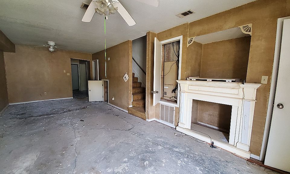 1st image of 15231 Parkwood Dr N