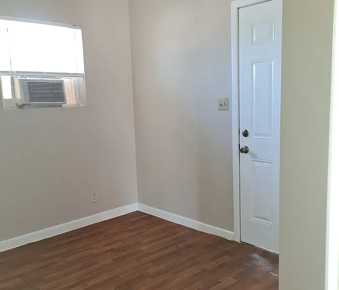 2306 N Dennis St — Photo 7