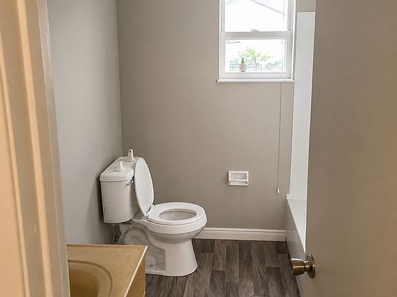 5th image of 559 Wasson Ave