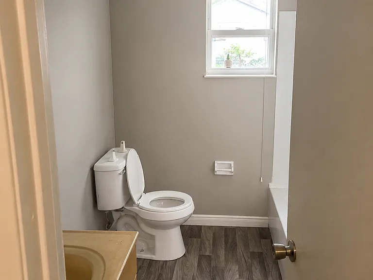 559 Wasson Ave — Photo 5