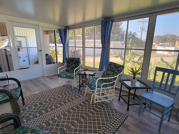 4th image of 17100 Tamiami Trl #142