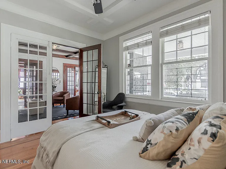 2751 Herschel St — Photo 10