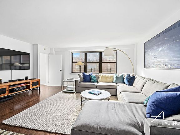 2nd image of 201 E 28th St #7E