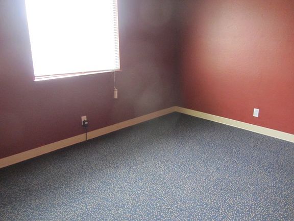 5th image of 728 Kermit Ct