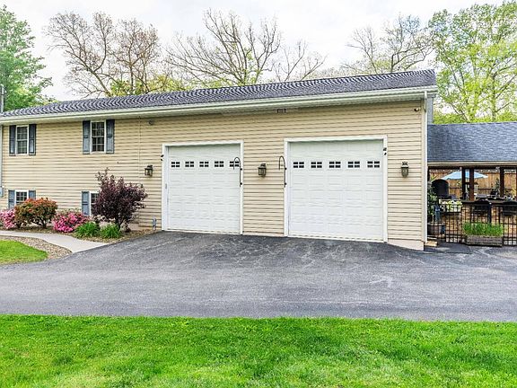 4th image of 1002 Maple Ln