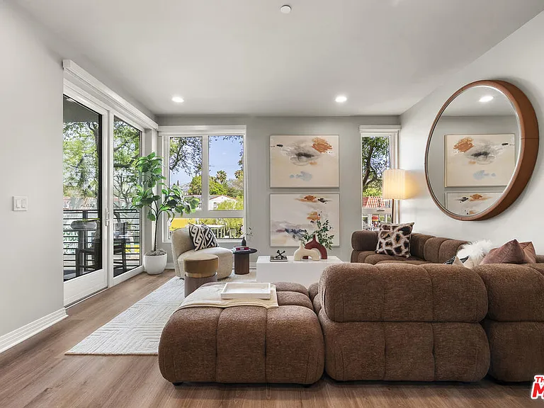 7428 Santa Monica Blvd #202 — Photo 7