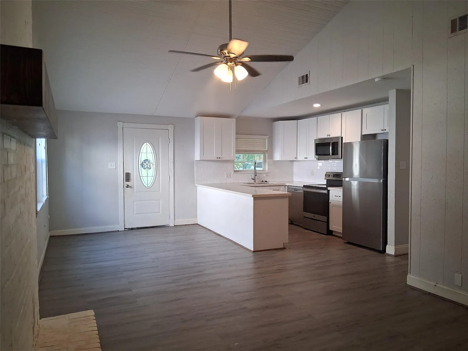 3 bed, 2.0 bath, 1300 sqft, $1,650 — Photo 4
