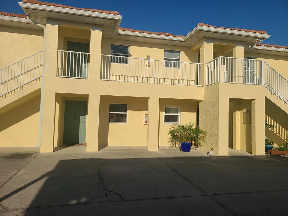 838 SW 47th Ter #203