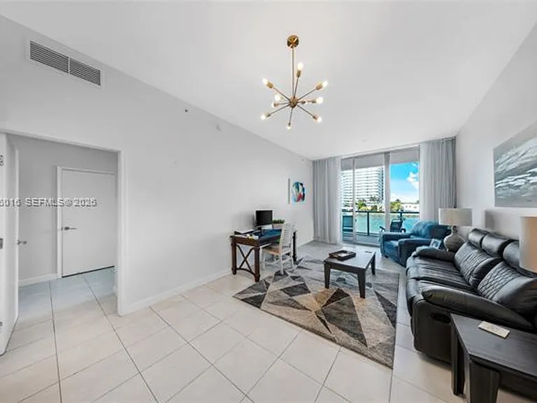 7928 East Dr #305 — Photo 5
