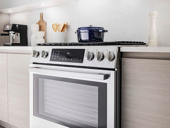 5th image of 4788 Hastings St #203