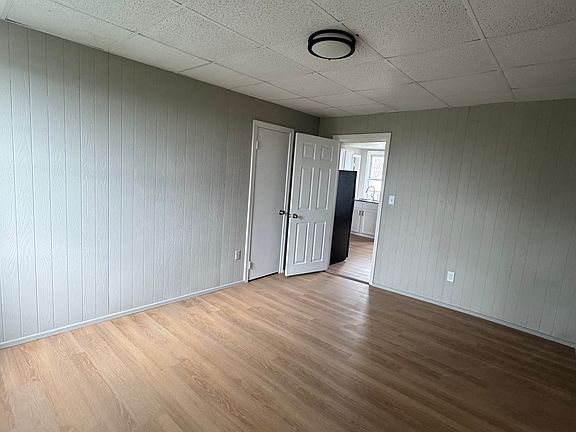 4th image of 190 Weld St #4