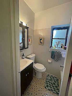 5th image of 611 E 11th St APT 3B