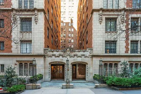 Sold by HomeDax Real Estate | media 12