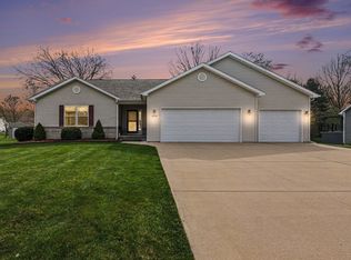 3224 Centennial Oak Ct, Clio, MI 48420
