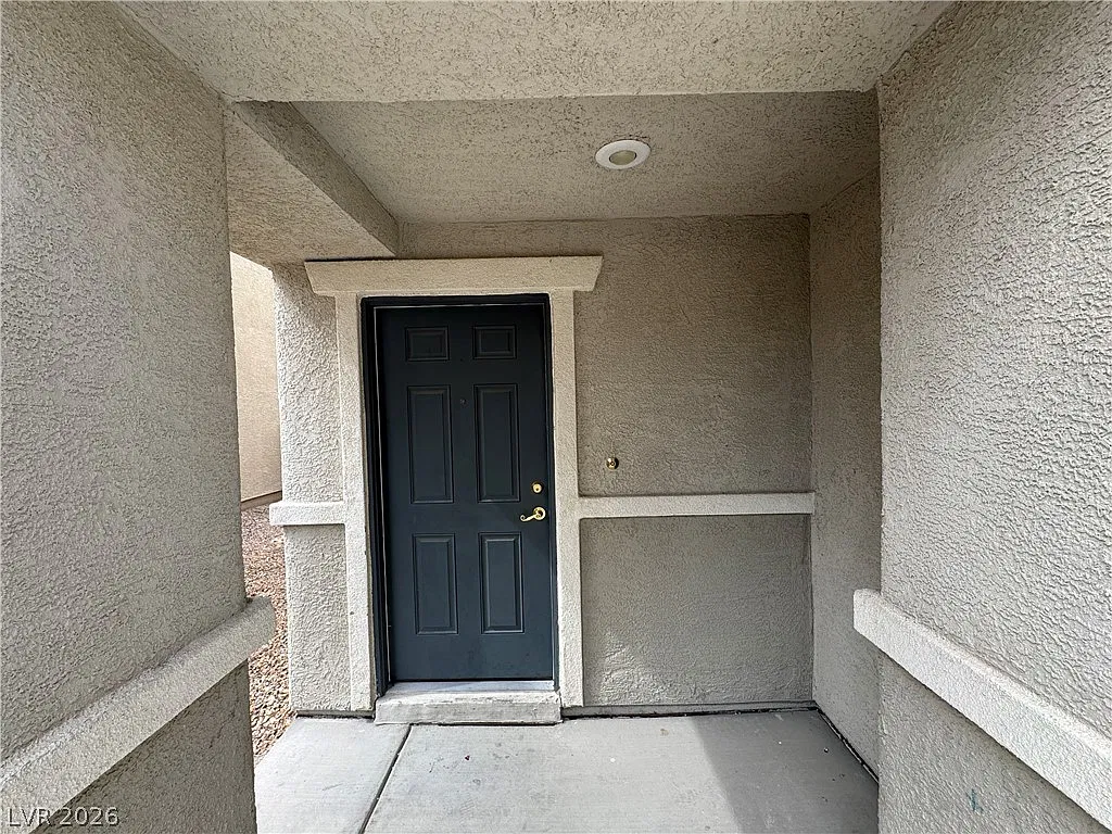 3 bed, 2.5 bath, 1615 sqft, $1,995 — Photo 2