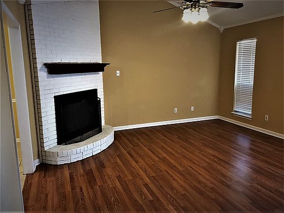 3rd image of 304 Southwind Dr