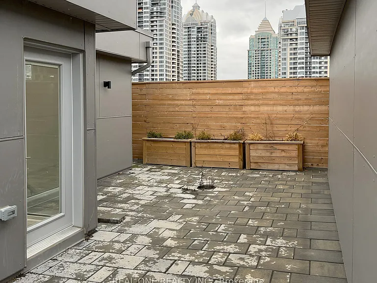 25 Dervock Cres #5 — Photo 33