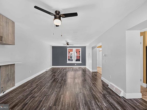 2nd image of 2715 Sears St
