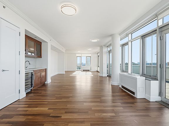 4th image of 3220 Arlington Ave #12AB