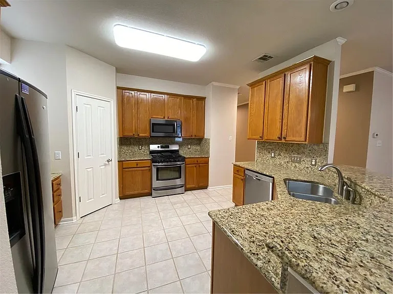 8811 Glen Canyon Dr — Photo 6