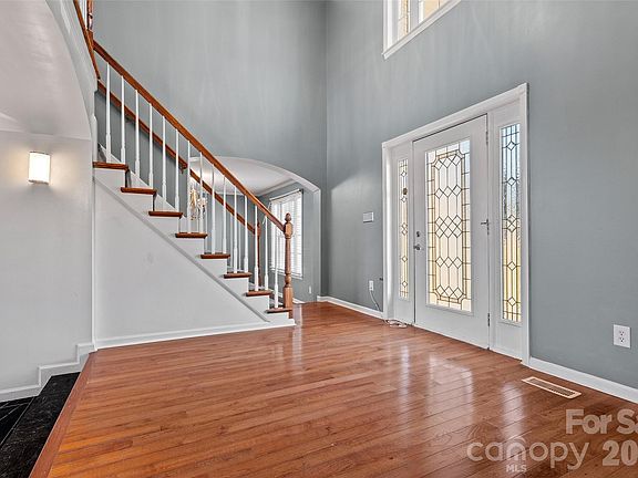 4th image of 307 Cross Creek Dr