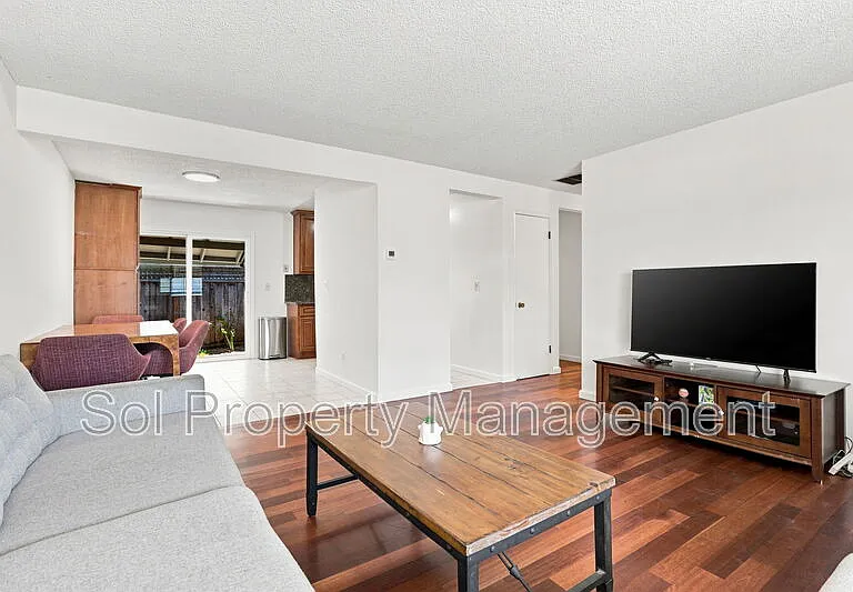 426 Swift St — Photo 3