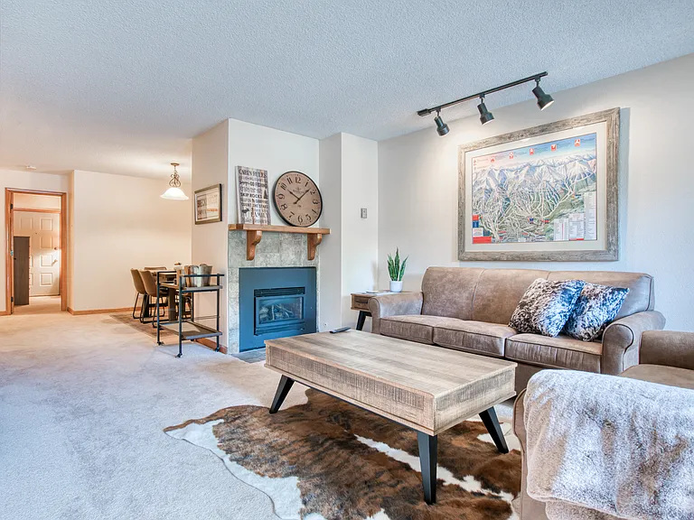 250 Ski Hill Rd #25 — Photo 1