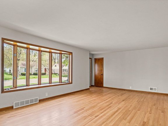 2nd image of 4805 Rothman Pl