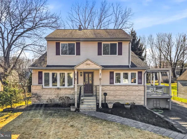 242 Center St, Moorestown, NJ 08057