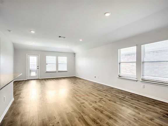 4th image of 3327 Hawkins Dr