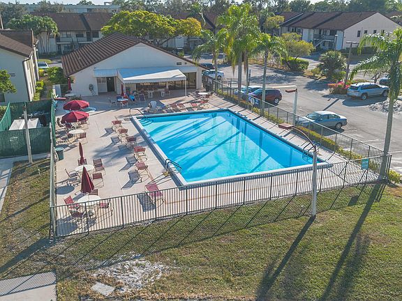 4th image of 7665 Tahiti Lane #102