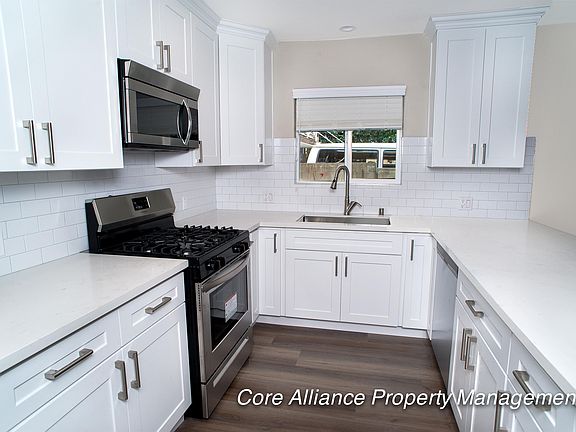 3rd image of 10866 Bloomfield St #3