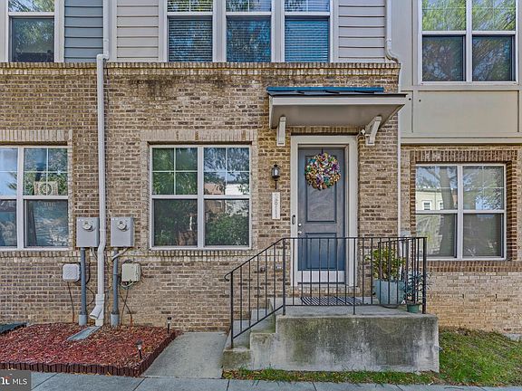 4th image of 3611 Grant Pl NE