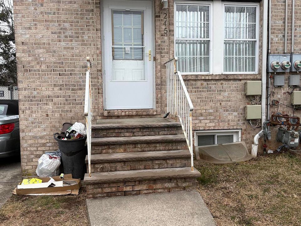 1st image of 245 Livingston Ave