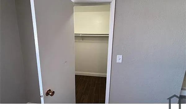 2 bed, 1000 sqft, $1,700 — Photo 3