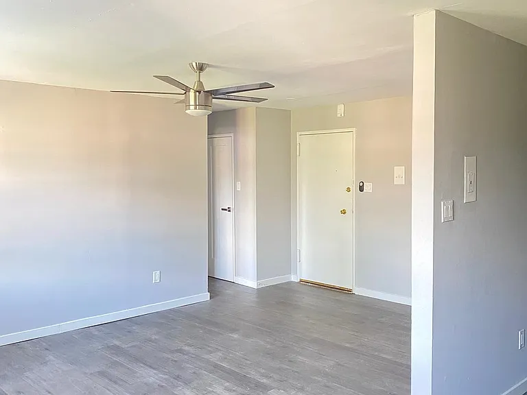 262-266 E Cliveden St #103 — Photo 4