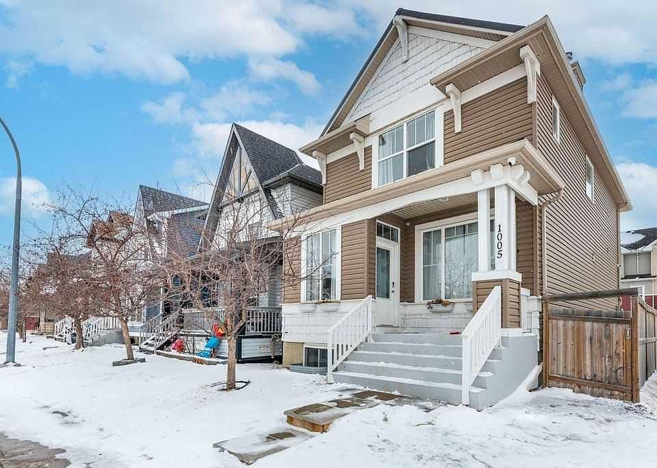 1st image of 1005 E New Brighton Gdns SE