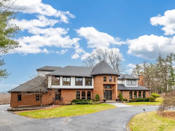 35 Mountain Farms Road, West Hartford, CT 06117
