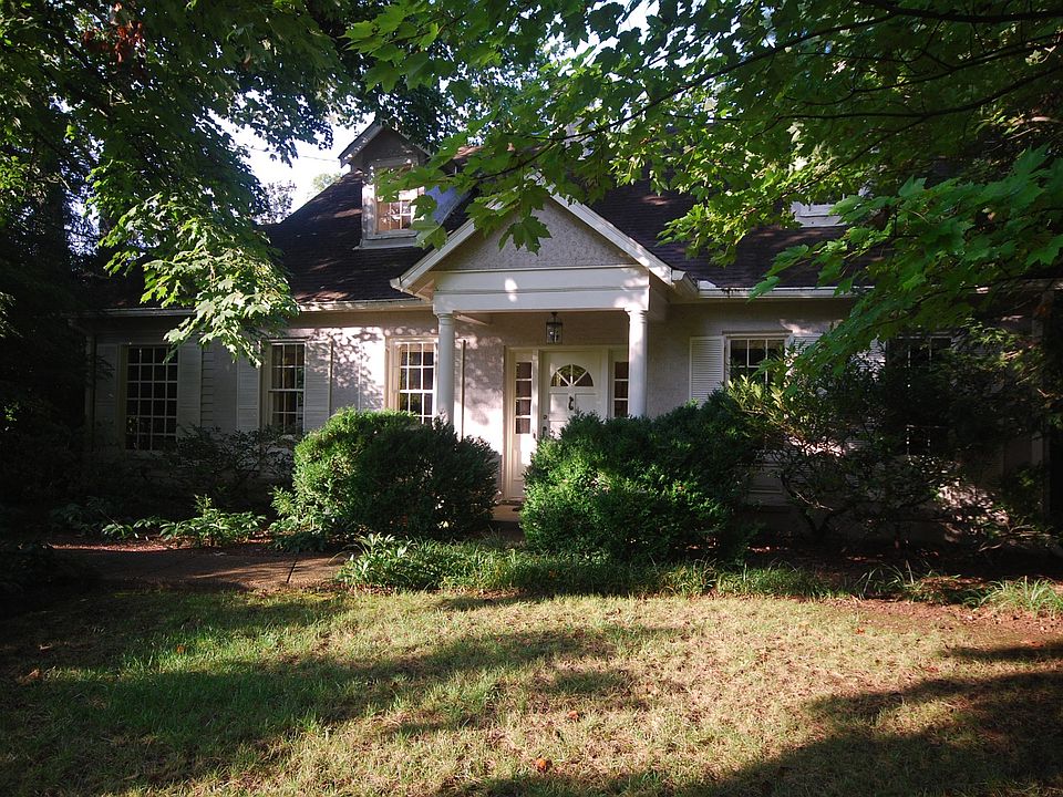 1st image of 411 W Brookfield Ave
