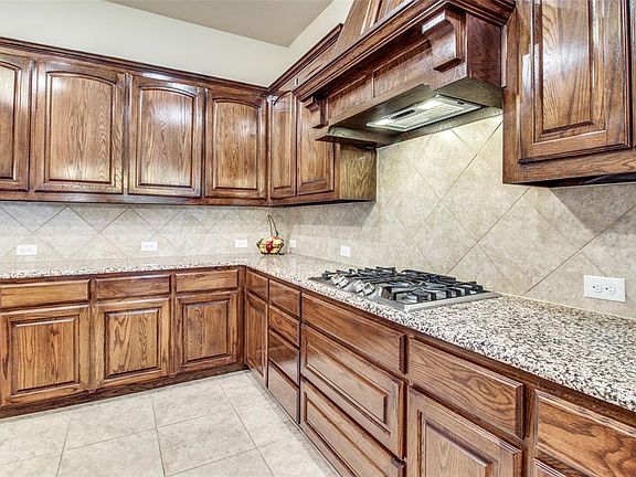 5th image of 705 Ely Ct