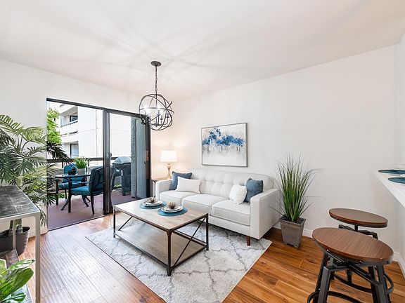 3rd image of 21620 Burbank Blvd Unit 7