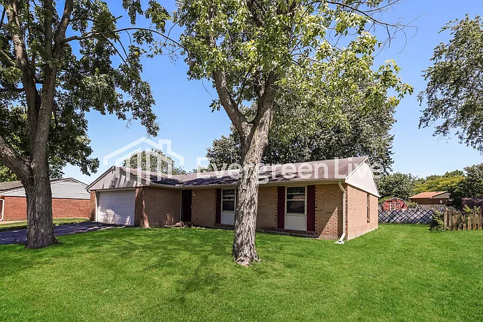 4911 Larchview Dr — Photo 2