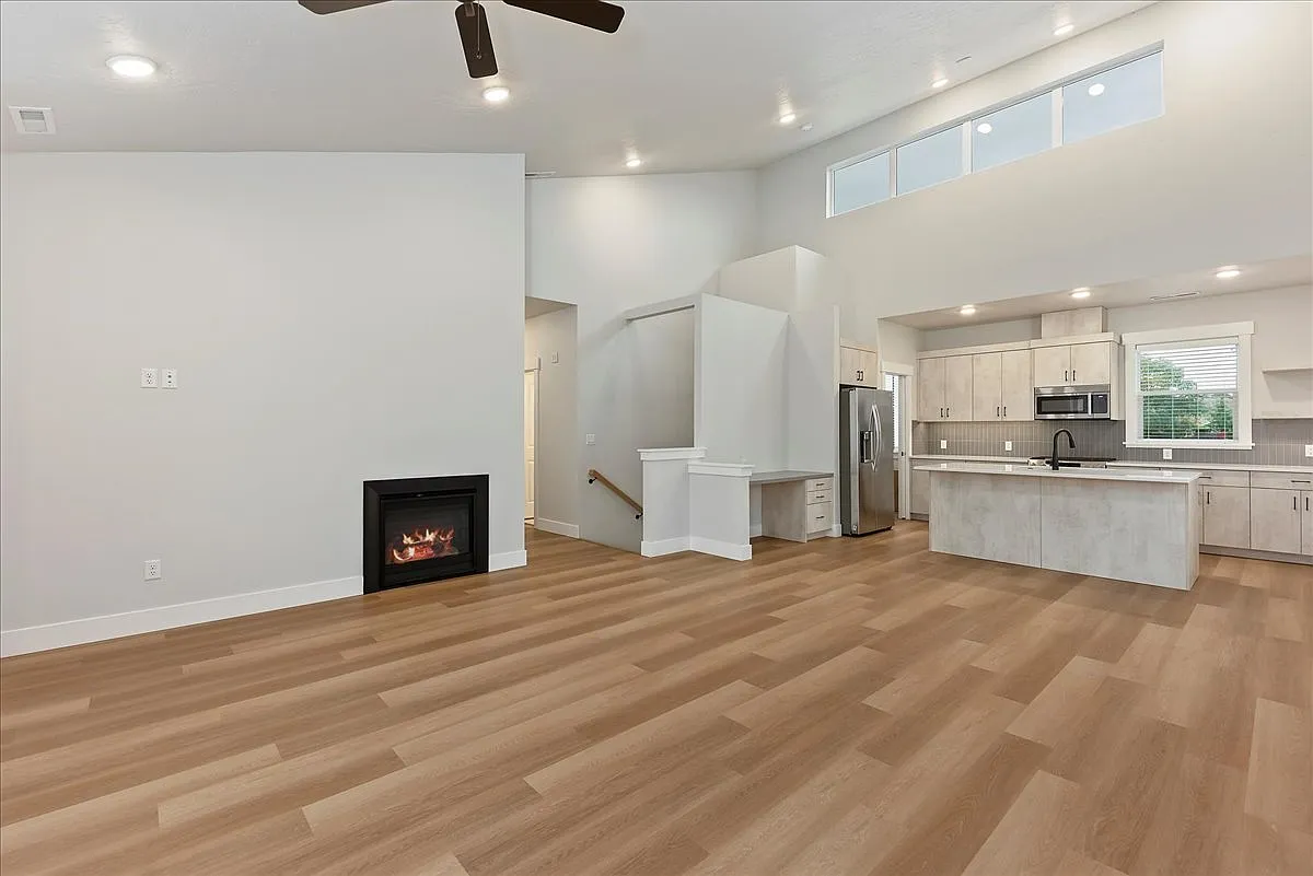 Bradbury Luxury Townhomes — Photo 2