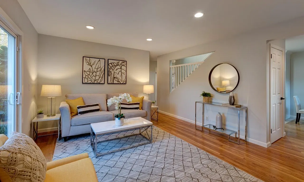 4 bed, 2288 sqft, $5,495 — Photo 4