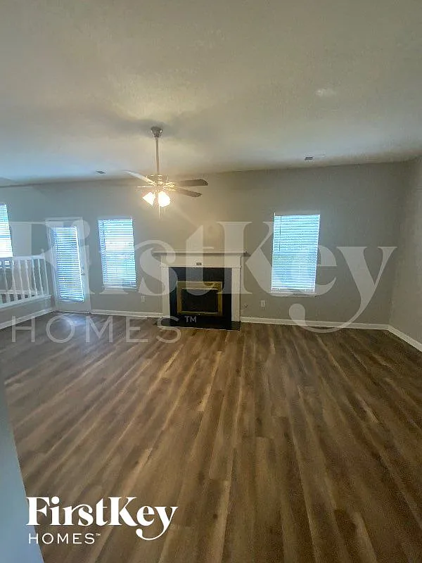 3 bed, 2.5 bath, 2132 sqft, $2,195 — Photo 4