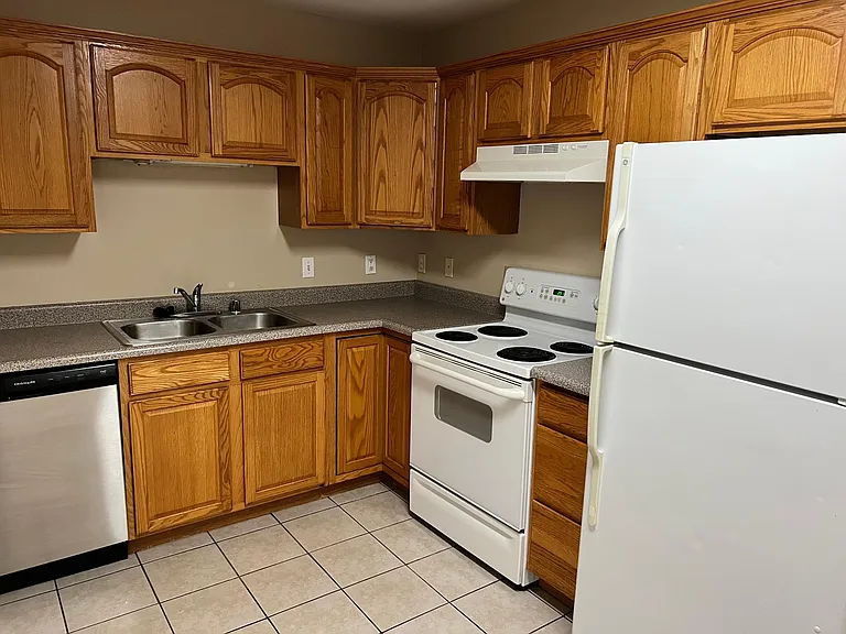 609 Hampton Way #1 — Photo 8