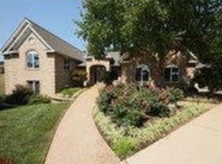 6144 Clifton Oaks Pl, Saint Louis, MO 63129