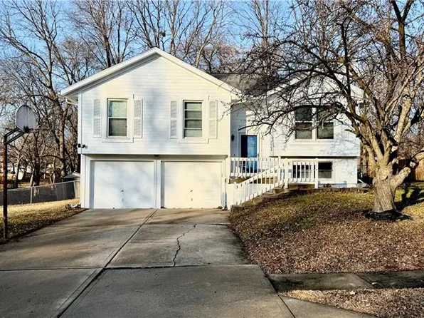 7904 Little Ln, Liberty, MO 64068