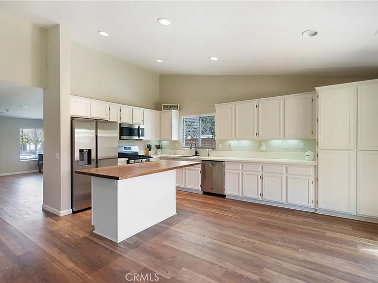 25349 Silverwood Ln — Photo 13