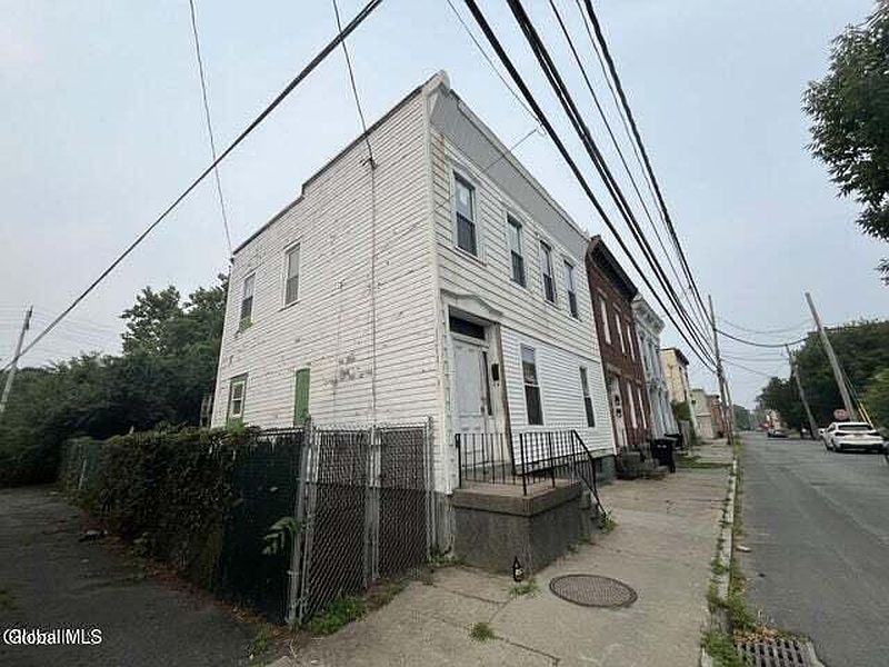 2nd image of 84 Ida Street